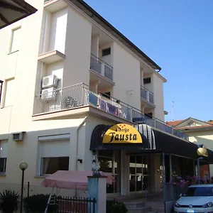 Fausta Hotel